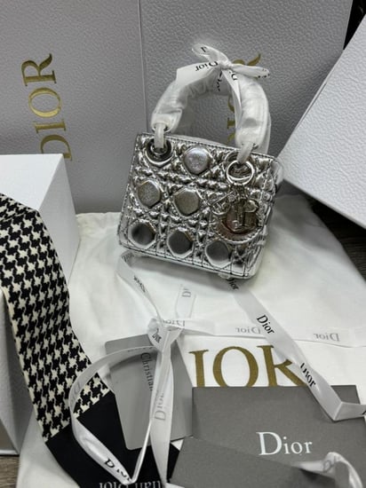 شنطه ليدي ديور ميني ماستر اللون فضي