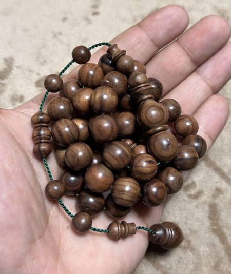 سبحة خشب صندل