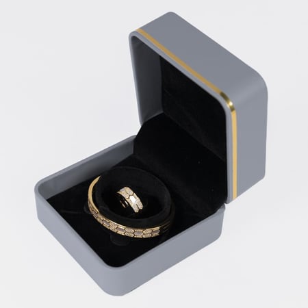 طقم اسورة و خاتم باللون الذهبي