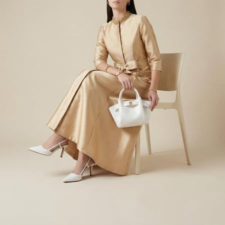 طقم كاجوال باللون الأبيض