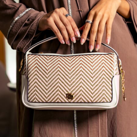 شنطة يومية بالوان مختلفة