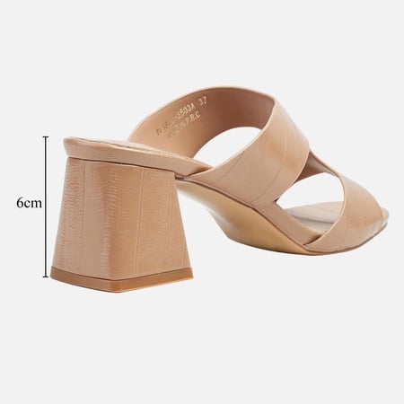 طقم كاجوال باللون البيج