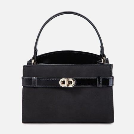 طقم كاجوال باللون الأسود