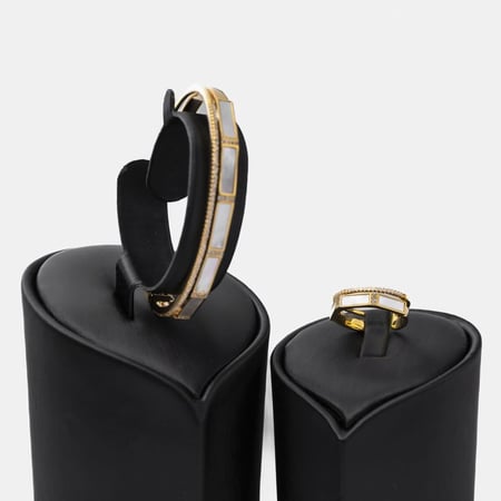 طقم اسورة و خاتم باللون الذهبي