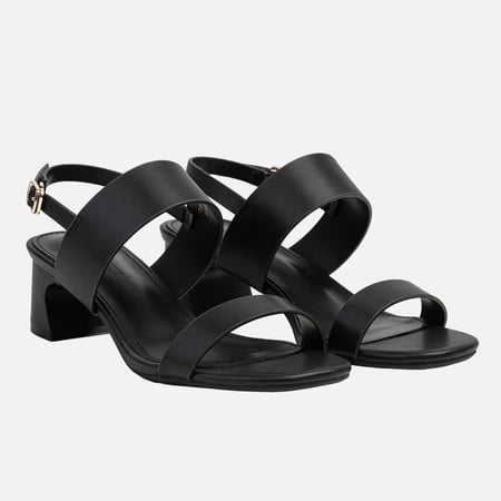 طقم كاجوال باللون الأسود