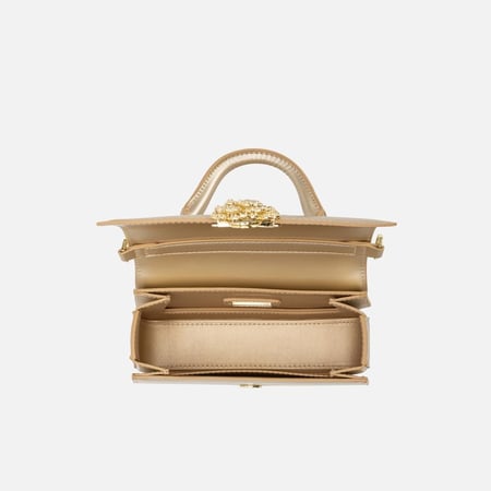 شنطة سهرة بألوان مختلفة من كارتيلا روزا للسعوديات