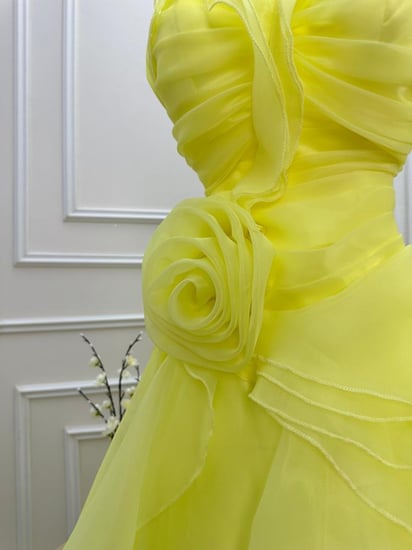 فستان سهرة اصفر  ناعم ورده 3D