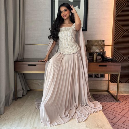 فستان سهره مطرز حديث.