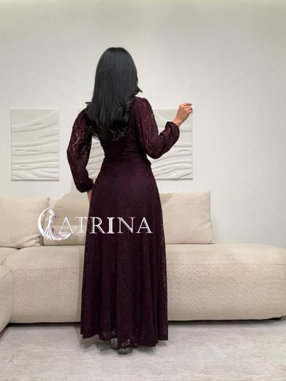 فستان دانتيل لف بتصميم أنثوي أنيق