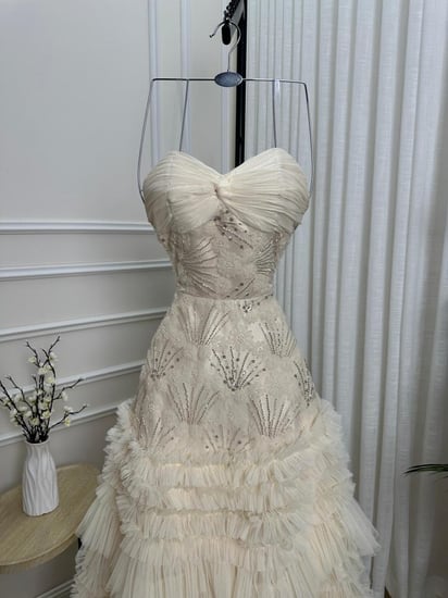 فستان سهرة  لونين فخم وحديث