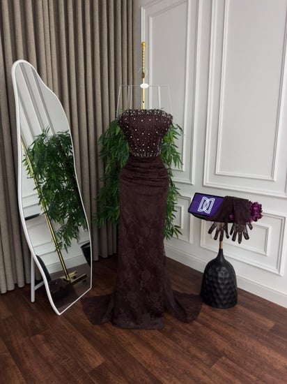 فستان سهرة دانتيل تطريز كرستال