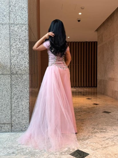 فستان سهرة فاخر باللون الوردي الباستيلي الناعم