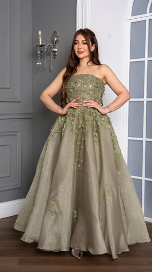 فستان سهرة زيتوني  فخم ملكي.