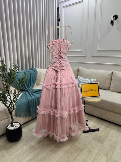 فستان سهرة وردي كورسيه مطرز