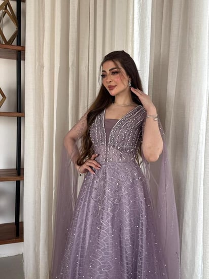 فستان سهرة موف منفوش مطرز بالخرز واللؤلؤ