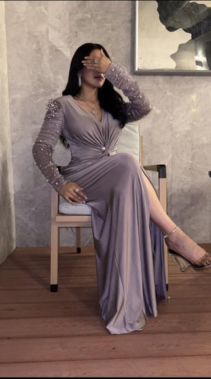فستان سهرة ناعم كم طويل لونين .
