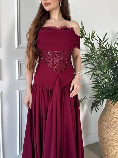 فستان سهرة كورسيه مطرز بتنورة واسعة