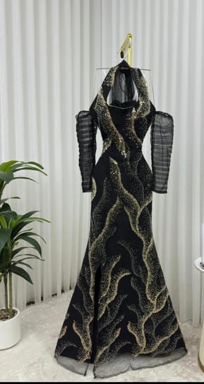 فستان سهرة اسود ملكي حديث