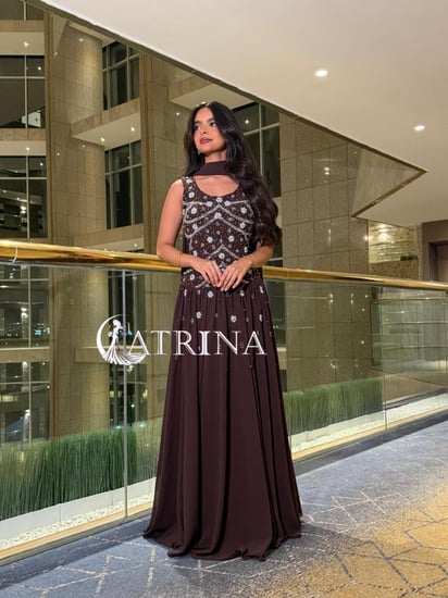 فستان سهرة بني شوكولاتة بتطريز كريستالي