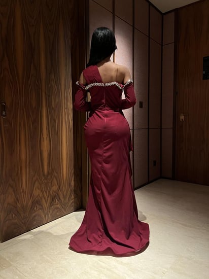 فستان سهرة عنابي بكمام