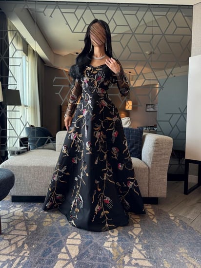 فستان سهرة اسود ملكي