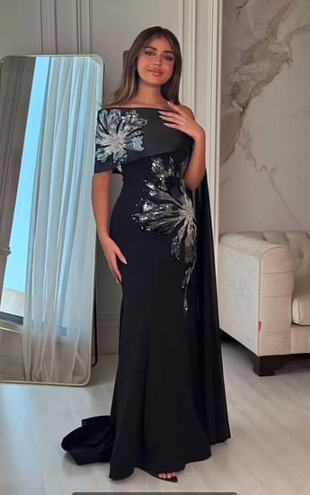 فستان سهرة طويل باللون الأسود الكلاسيكي بتصميم فخم