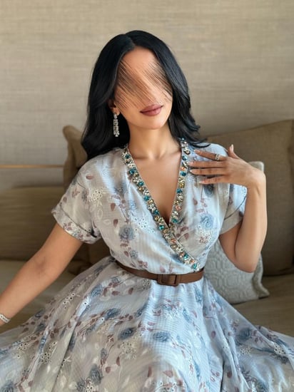 فستان مشجر رصاصي برسمة ورود