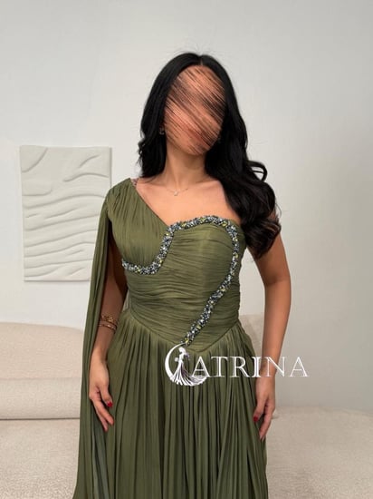 فستان سهرة أخضر زيتوني بتصميم درابيه فاخر