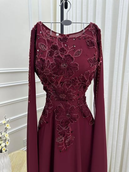 فستان سهرة طويل بلون عنابي فخم