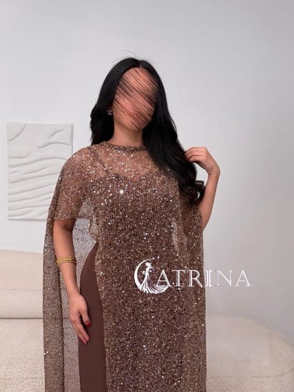 جمبسوت أنيق بلون بني مع كاب شبكي لامع