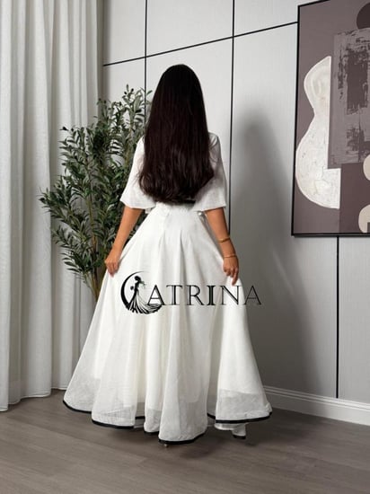 جلابية أنيقة بتصميم راق يجمع بين البساطة والفخامة