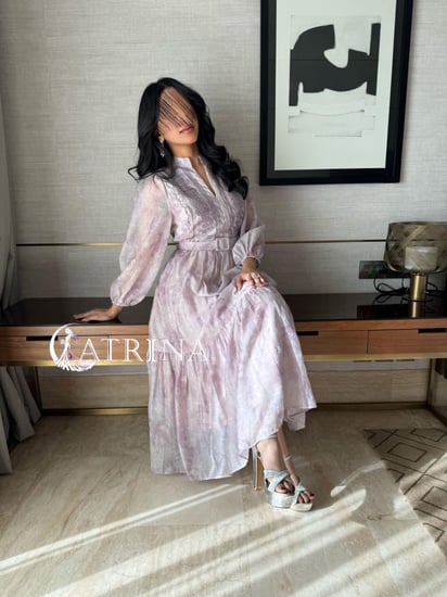 فستان مشجر بتطريز كمبيوتر في الصدر  .