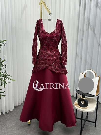 فستان سهره عنابي مطرز فخم.