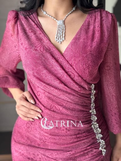 فستان مشجر طويل مزين بكرستال لونين .