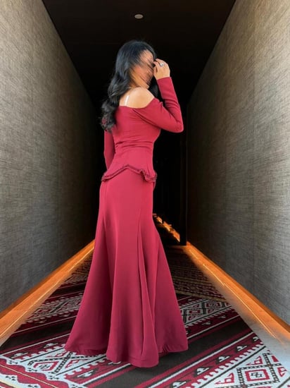 فستان سهرة باللون الأحمر العنّابي الفخم