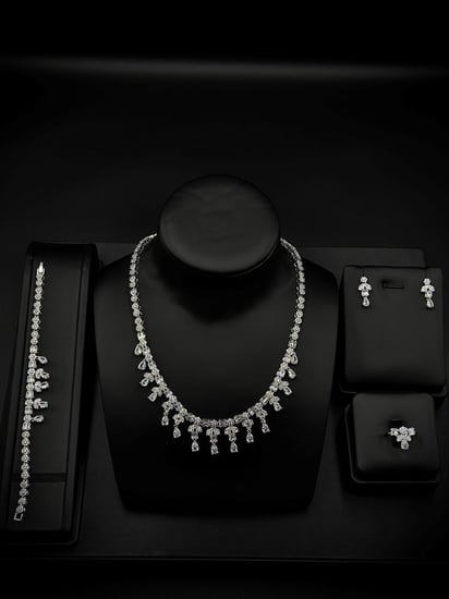 طقم اكسسوار مرصع بالزركون