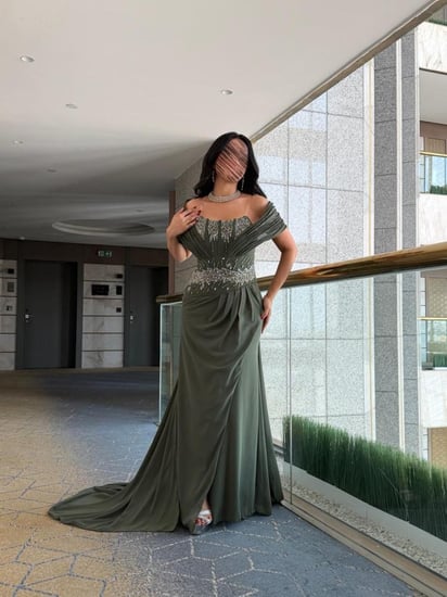 فستان سهرة شيفون فاخر باللون الأخضر الزيتي