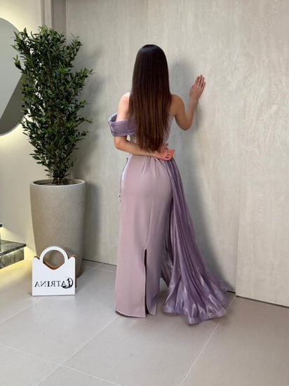 فستان سهرة موف لامع بتطريز فاخر وتصميم أوف شولدر