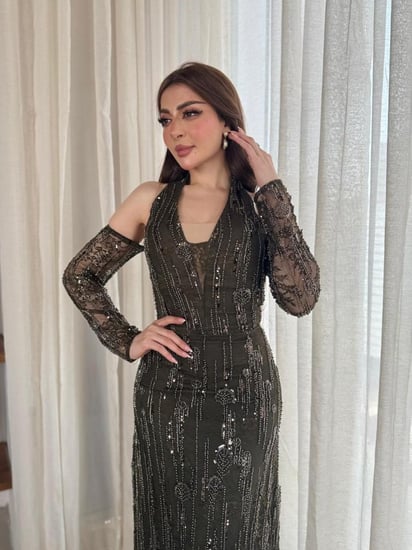 فستان سهرة  دانتيل فاخر بلون زيتي