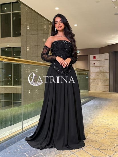 فستان سهرة أسود بتصميم أوف شولدر وتطريز لامع