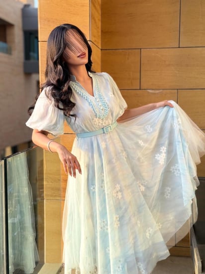 فستان ميد مطرز حديث وراقي.