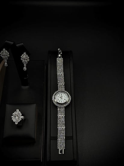 طقم اكسسوار ملكي مع الساعه