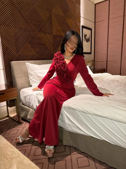 فستان سهرة ناعم كم طويل لونين .