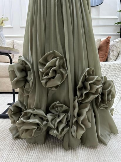 فستان سهرة زيتي توب يجنن .