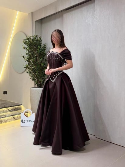 فستان سهرة بني شوكولاتة بتصميم فاخر