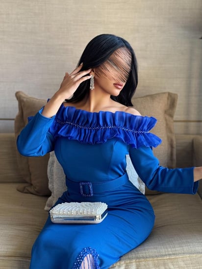 فستان سهرة نيلي حديث