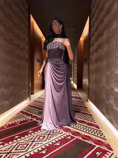 فستان سهرة مطرز بلون موف