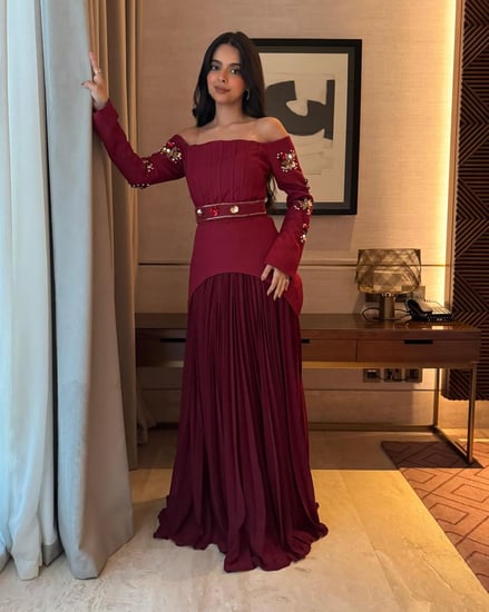 فستان سهرة عنابي فخم.