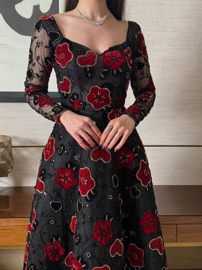 فستان سهرة فخم بتطريز الورود المخملية