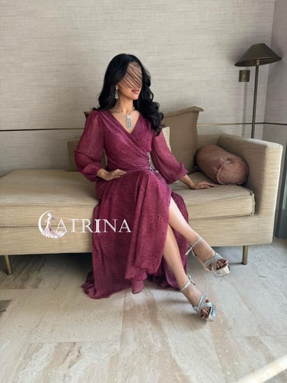 فستان مشجر طويل مزين بكرستال لونين .